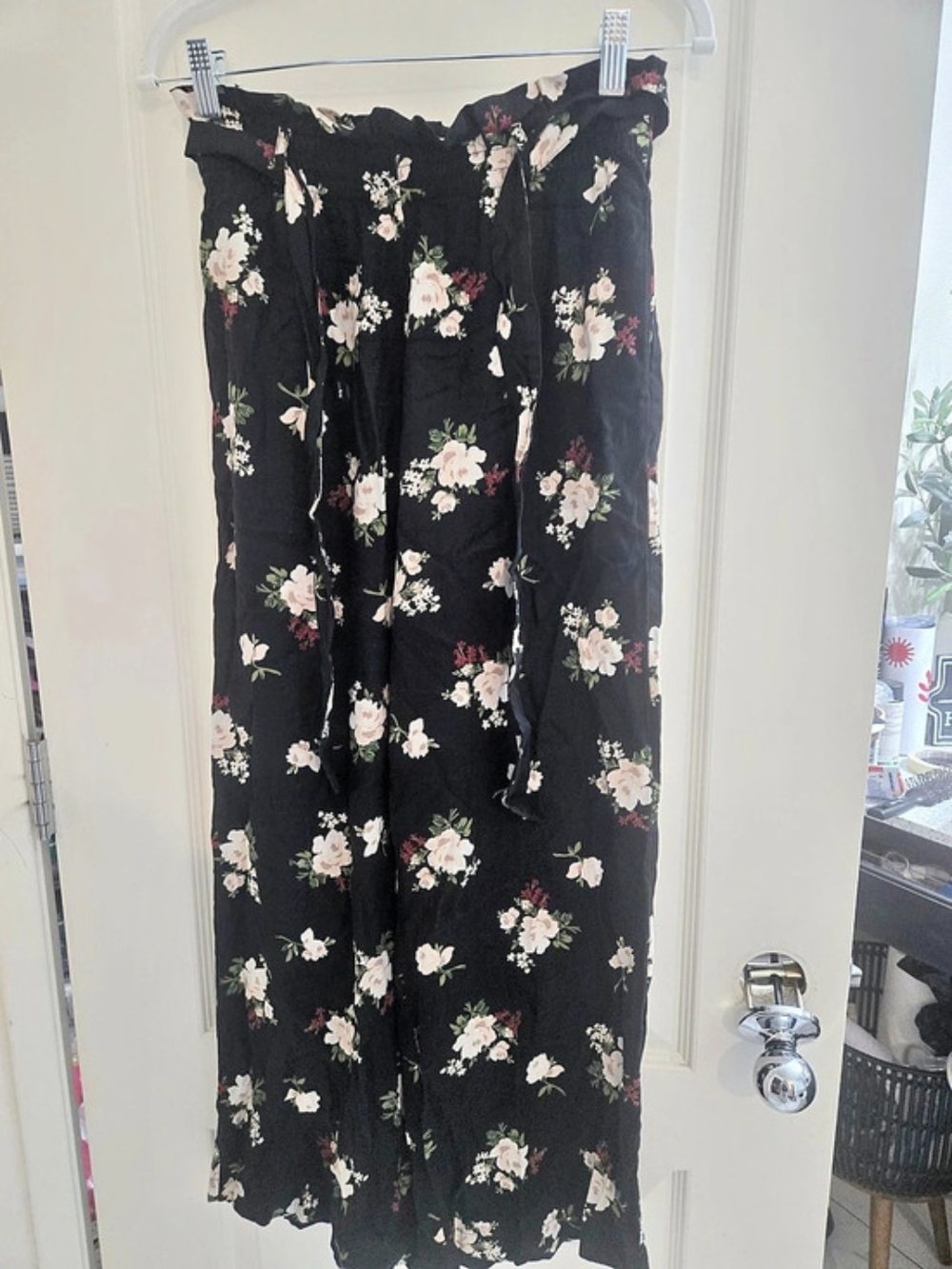 Hollister Floral Wide Leg Pants in Black Size Small NWT